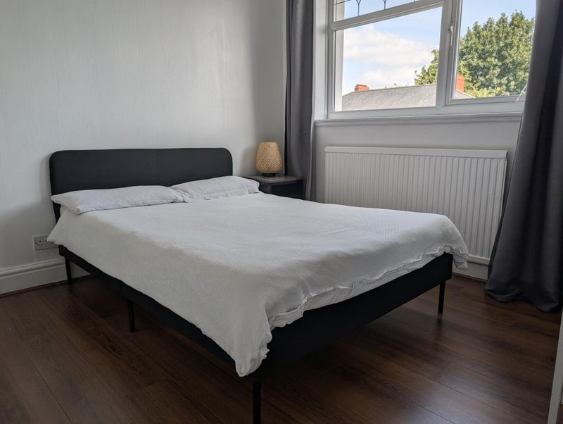 Room Lynmouth Avenue in Manchester