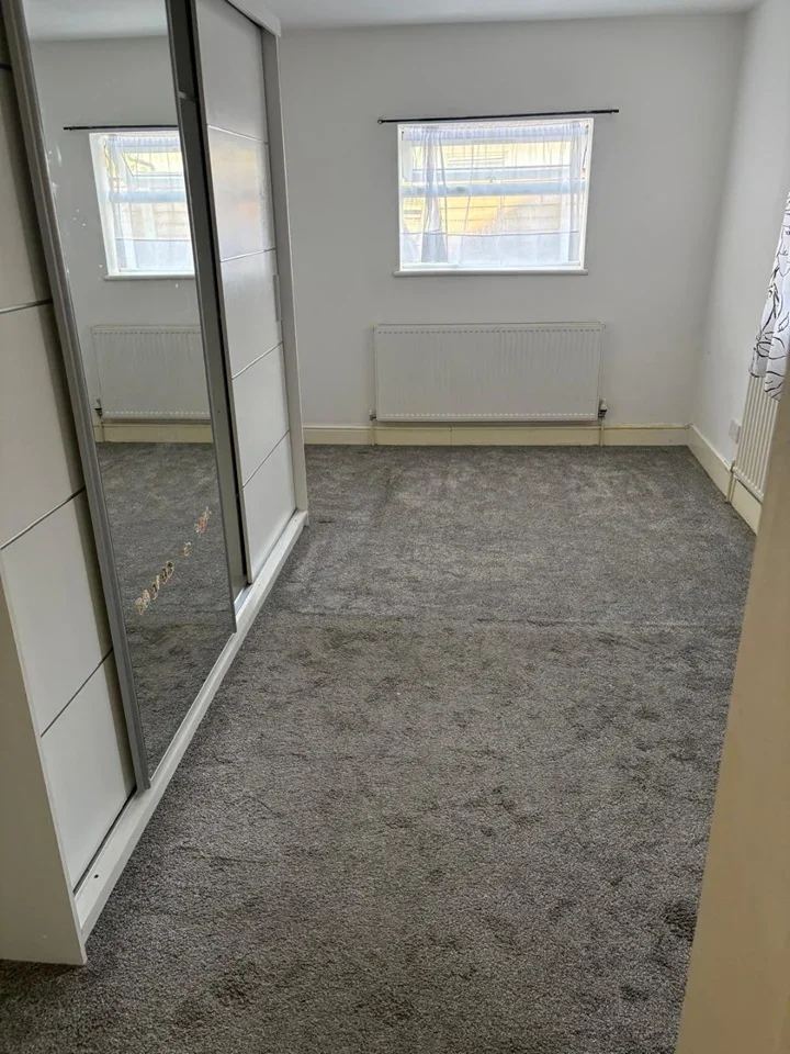 Flat Wallington Road in Greater London