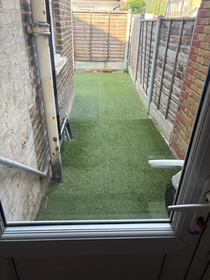 Flat Wallington Road in Greater London
