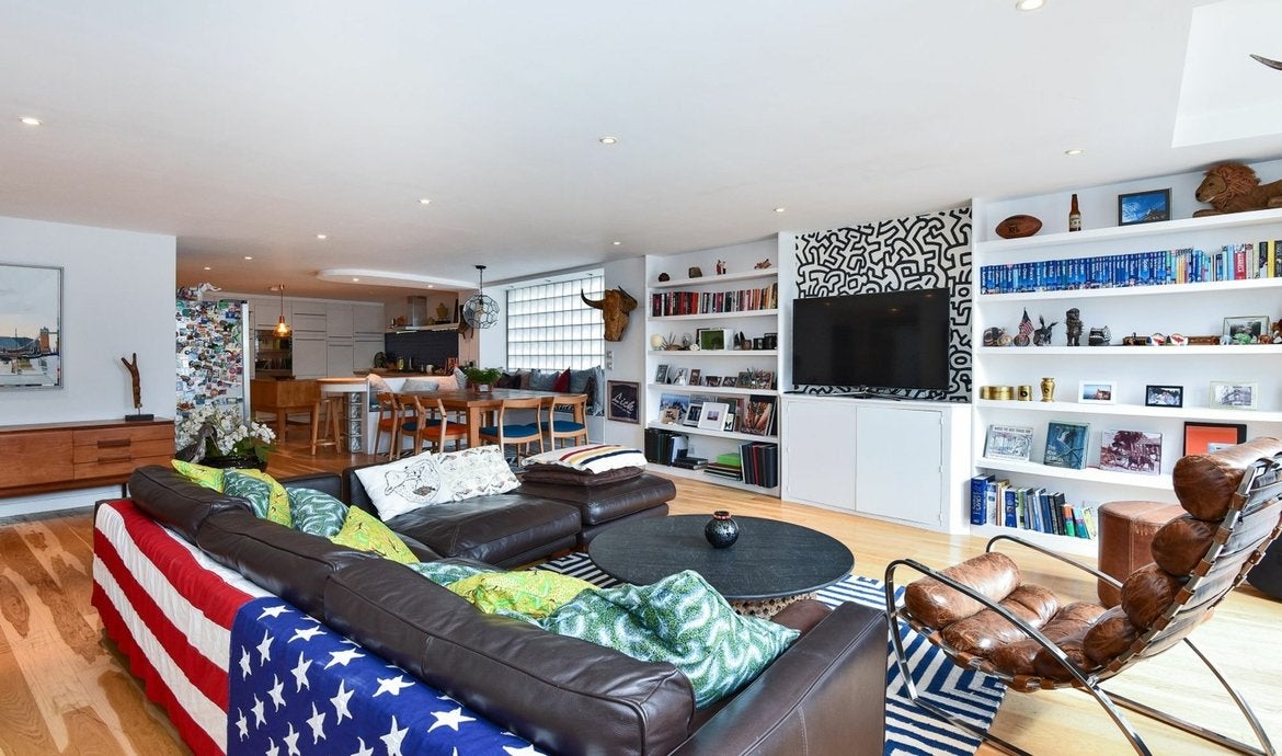 Flat Bermondsey Street in Greater London