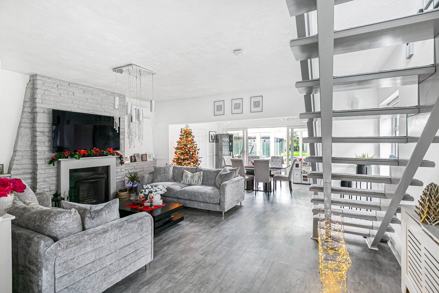House Weston Avenue in Elmbridge