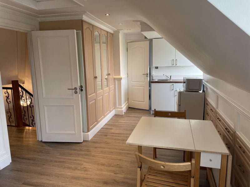 Room Barn Hill in Greater London