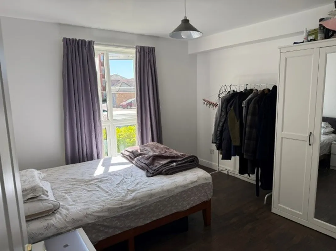 Flat Wheatsheaf Close in Greater London