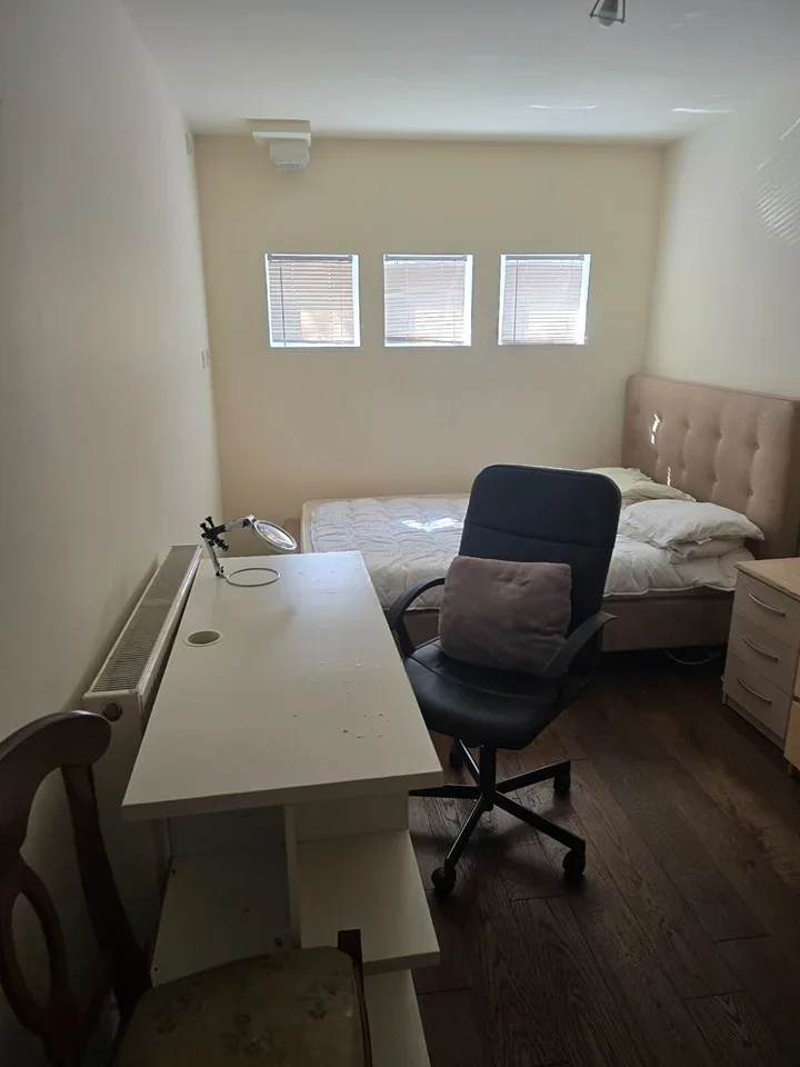 Room Compton Close in Greater London