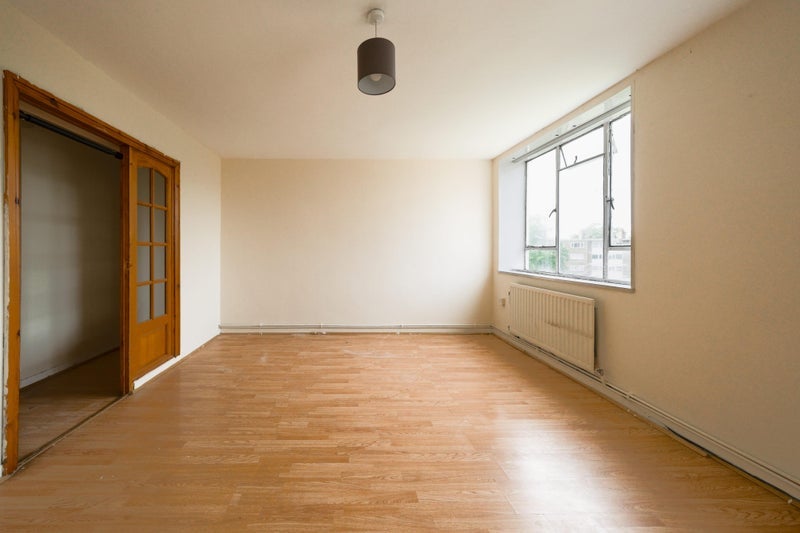 Room Plummer Road in Greater London