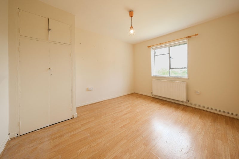Room Plummer Road in Greater London