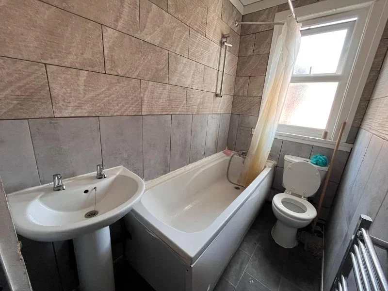 Room Mellish Way in Greater London