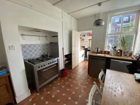Room Dickenson Road in Manchester