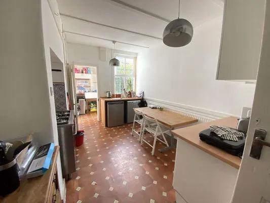 Room Dickenson Road in Manchester