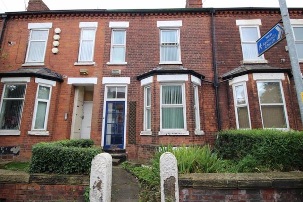 Room Dickenson Road in Manchester