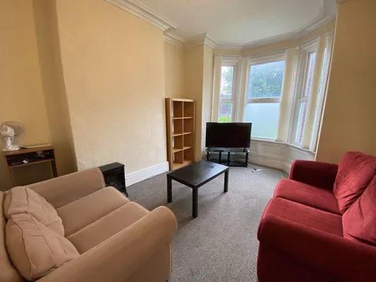 Room Dickenson Road in Manchester