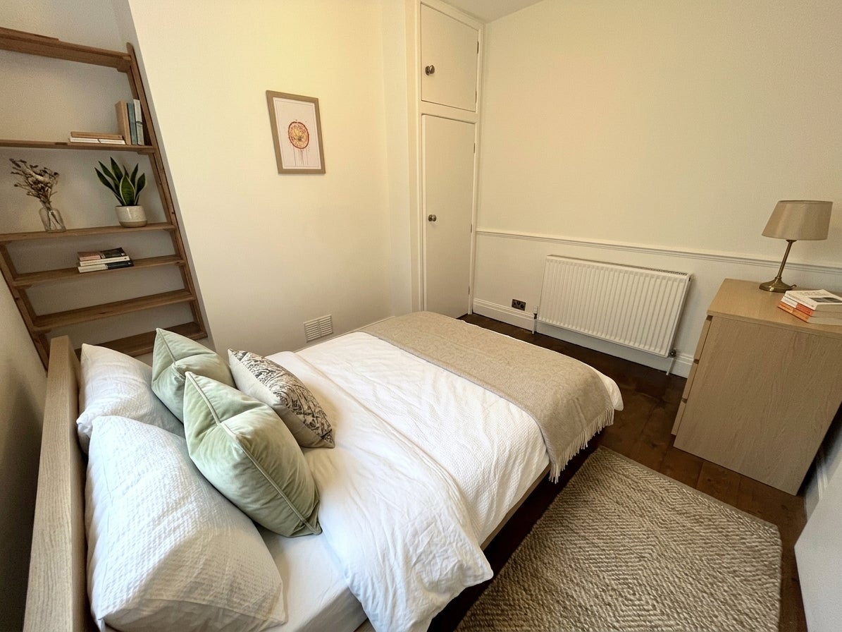 Room Hanover Street in Cheltenham