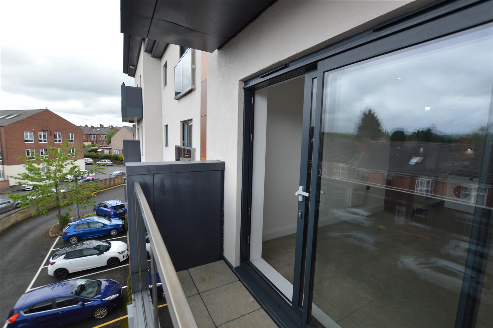 Flat Chatsworth Road in Chesterfield