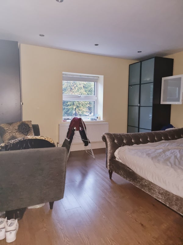 Room Woodland Road in Greater London
