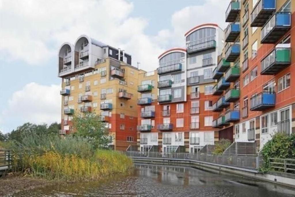 Flat Renaissance Walk in Greater London