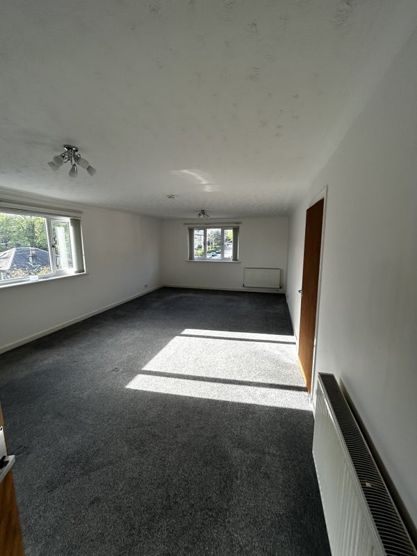 Room Strathblane Road in Milngavie