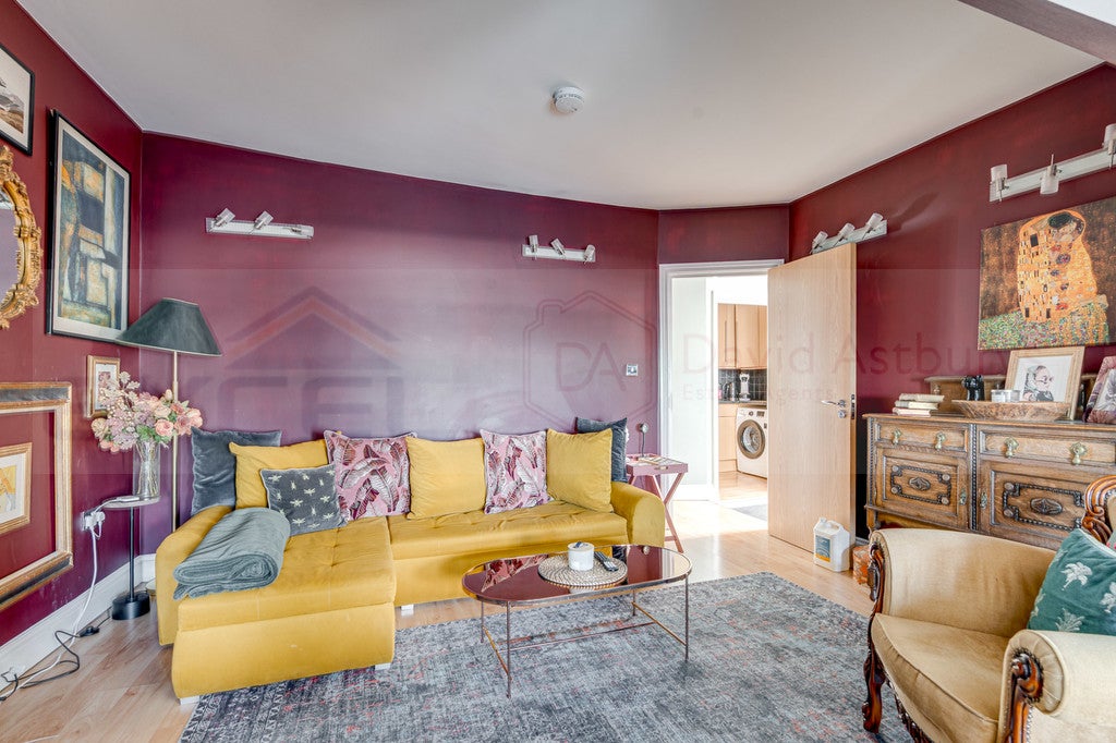 Flat Finchley Road in Greater London