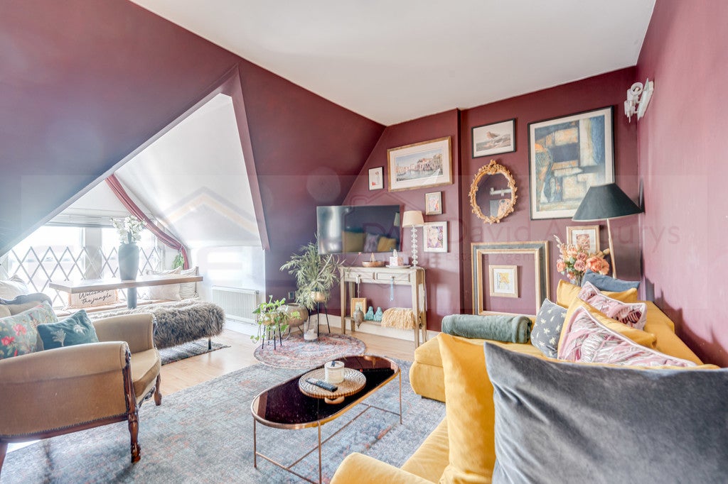 Flat Finchley Road in Greater London