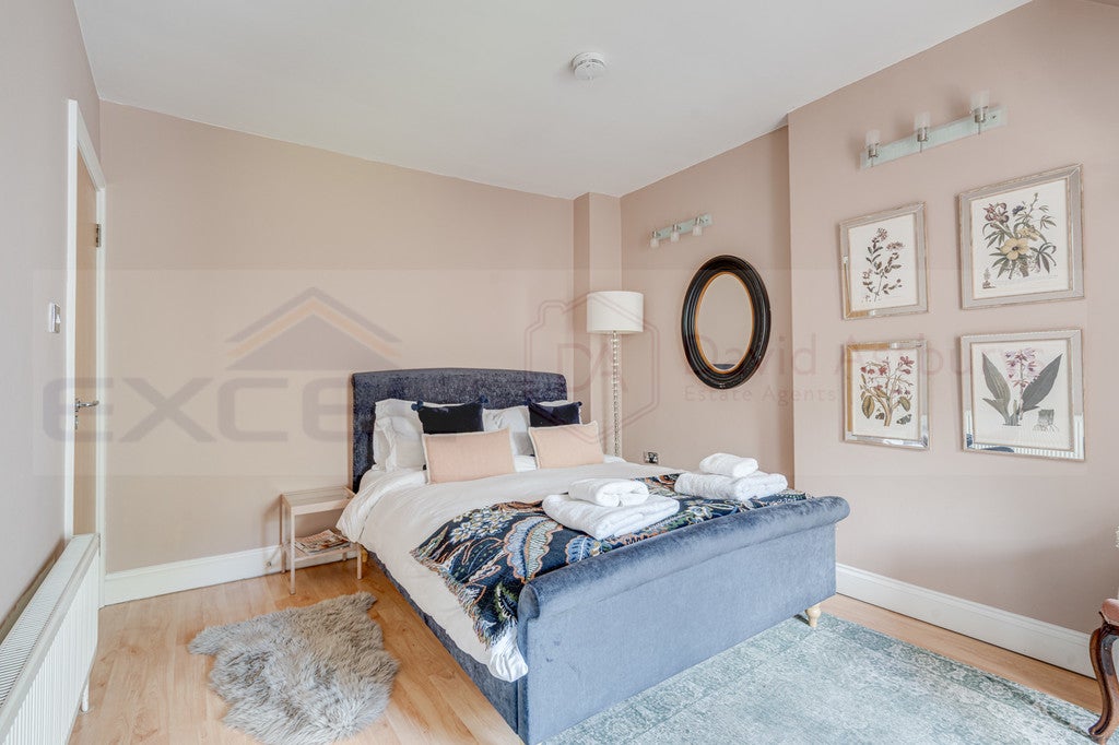 Flat Finchley Road in Greater London