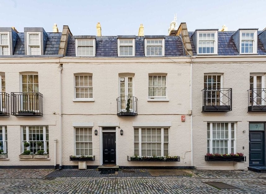 House Eaton Place in City of Westminster
