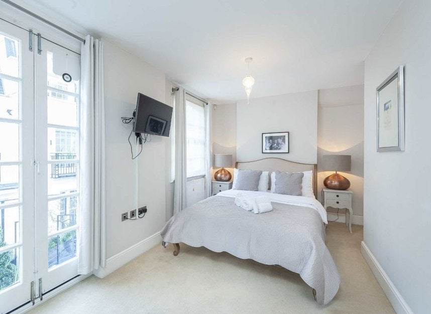 House Eaton Place in City of Westminster