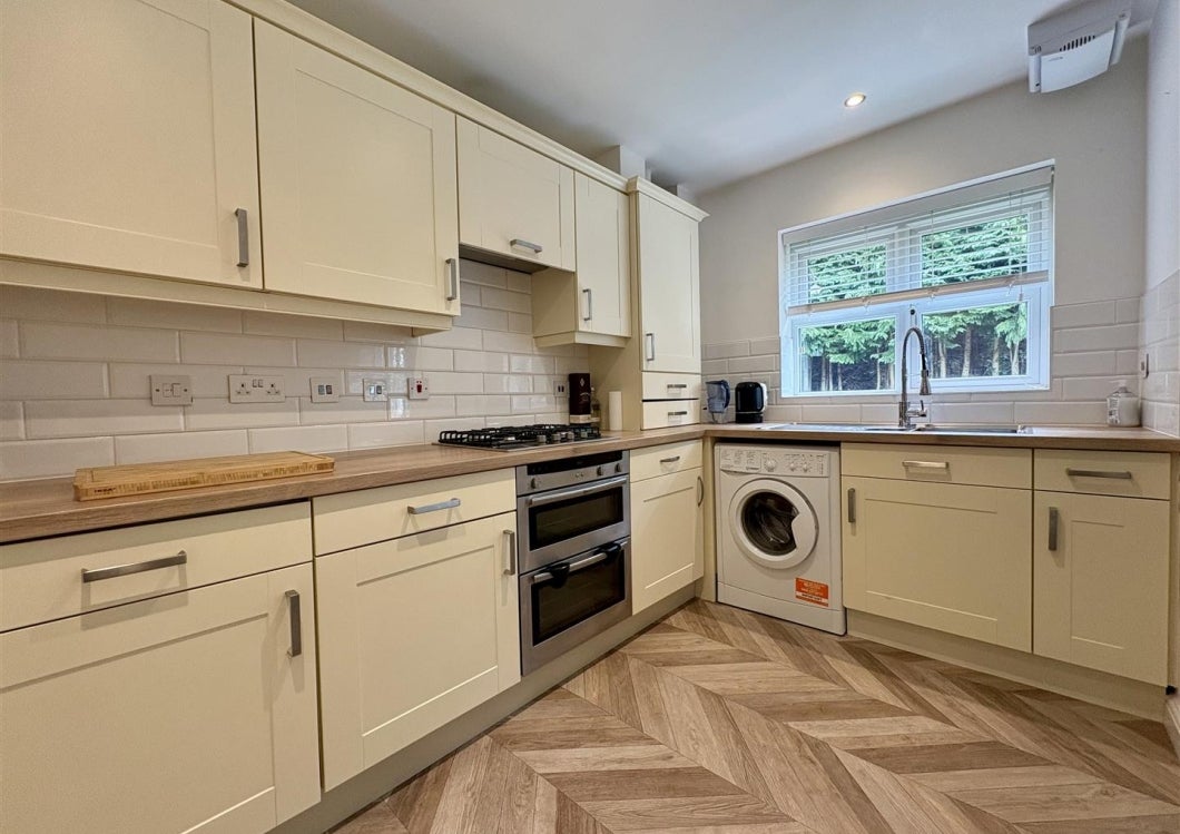 Flat Cygnet Court in South Staffordshire