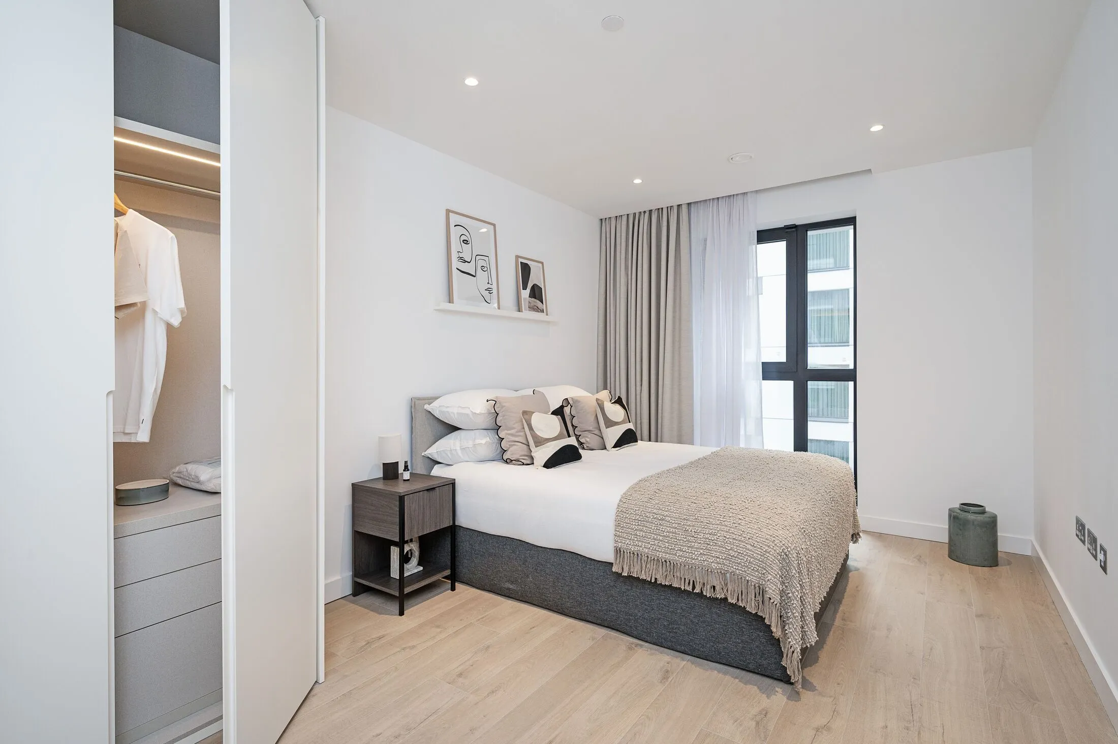 Flat New Drum Street in Greater London