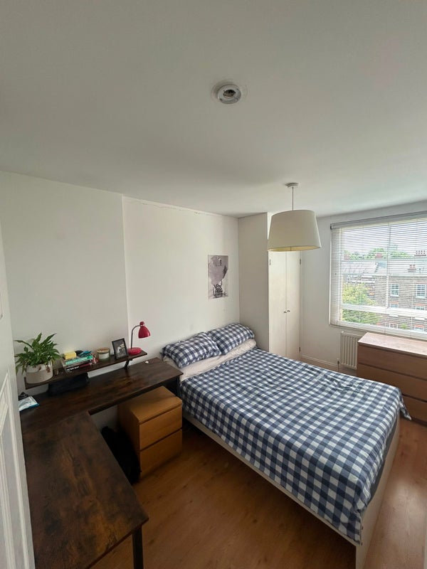 Room Brixton Road in Greater London