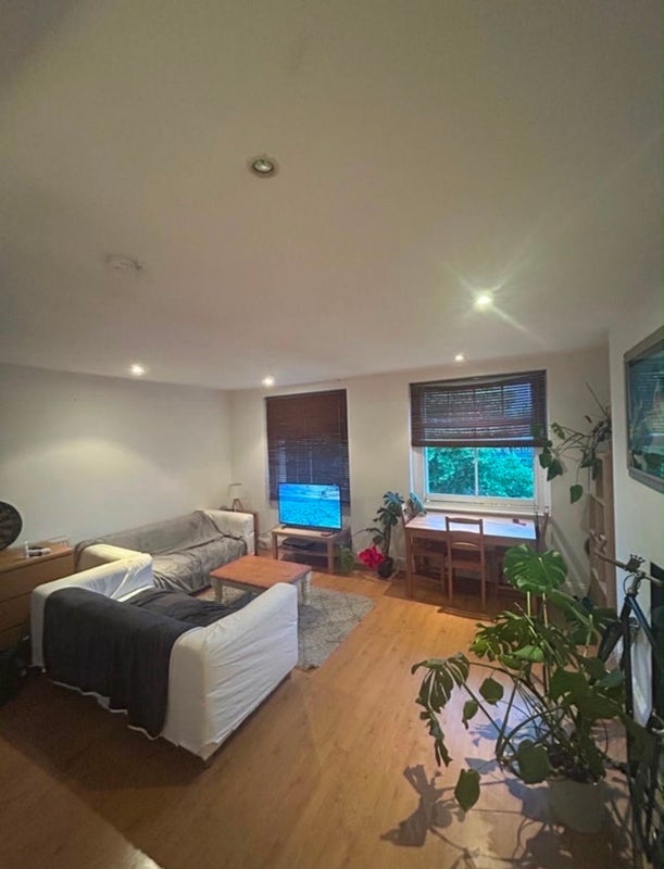 Room Brixton Road in Greater London