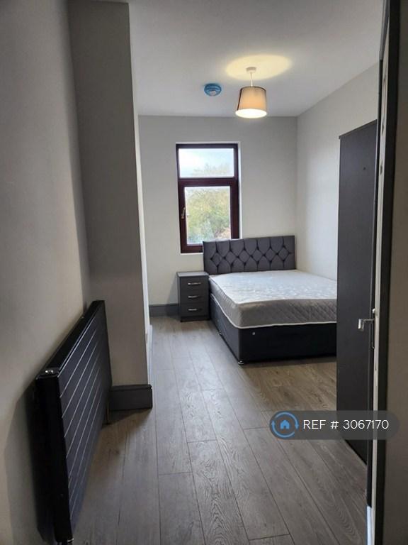 Room Leeds Road in Wakefield