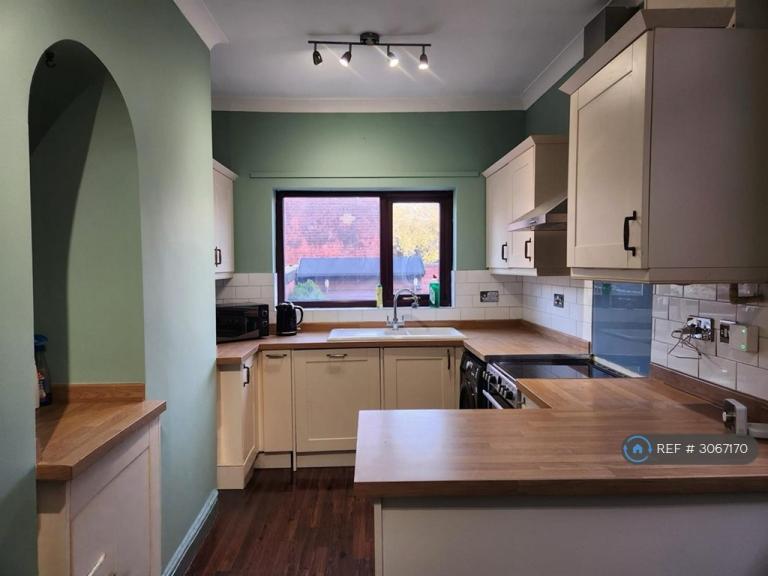 Room Leeds Road in Wakefield