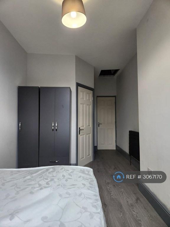 Room Leeds Road in Wakefield
