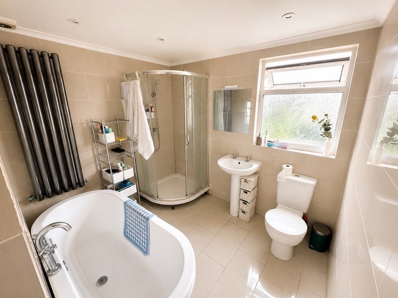 Room Claverdale Road in Greater London