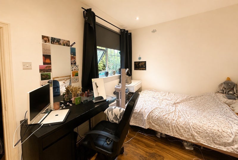 Room Claverdale Road in Greater London