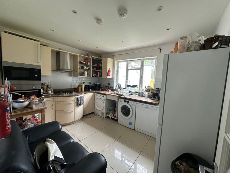 Room Claverdale Road in Greater London