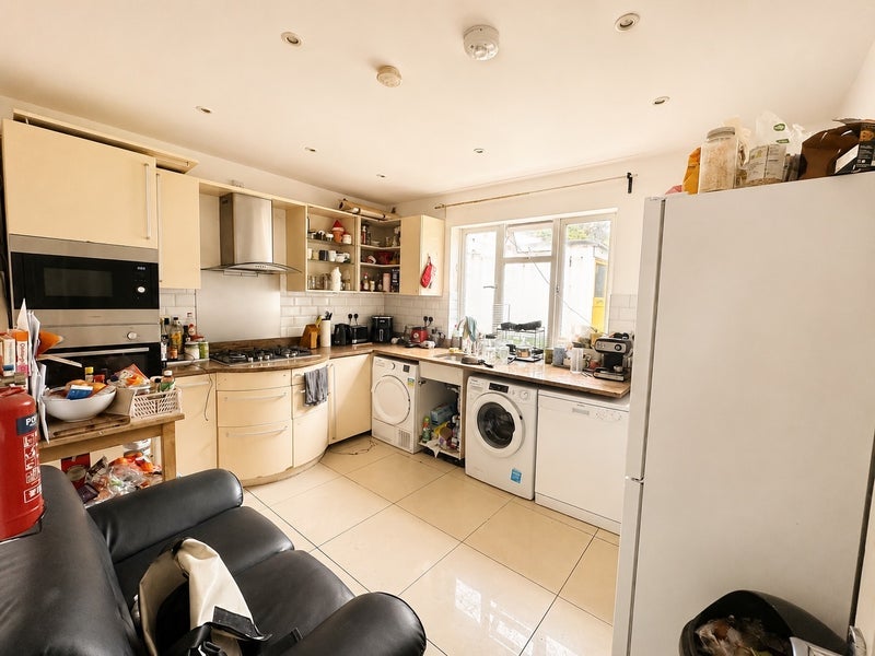 Room Claverdale Road in Greater London