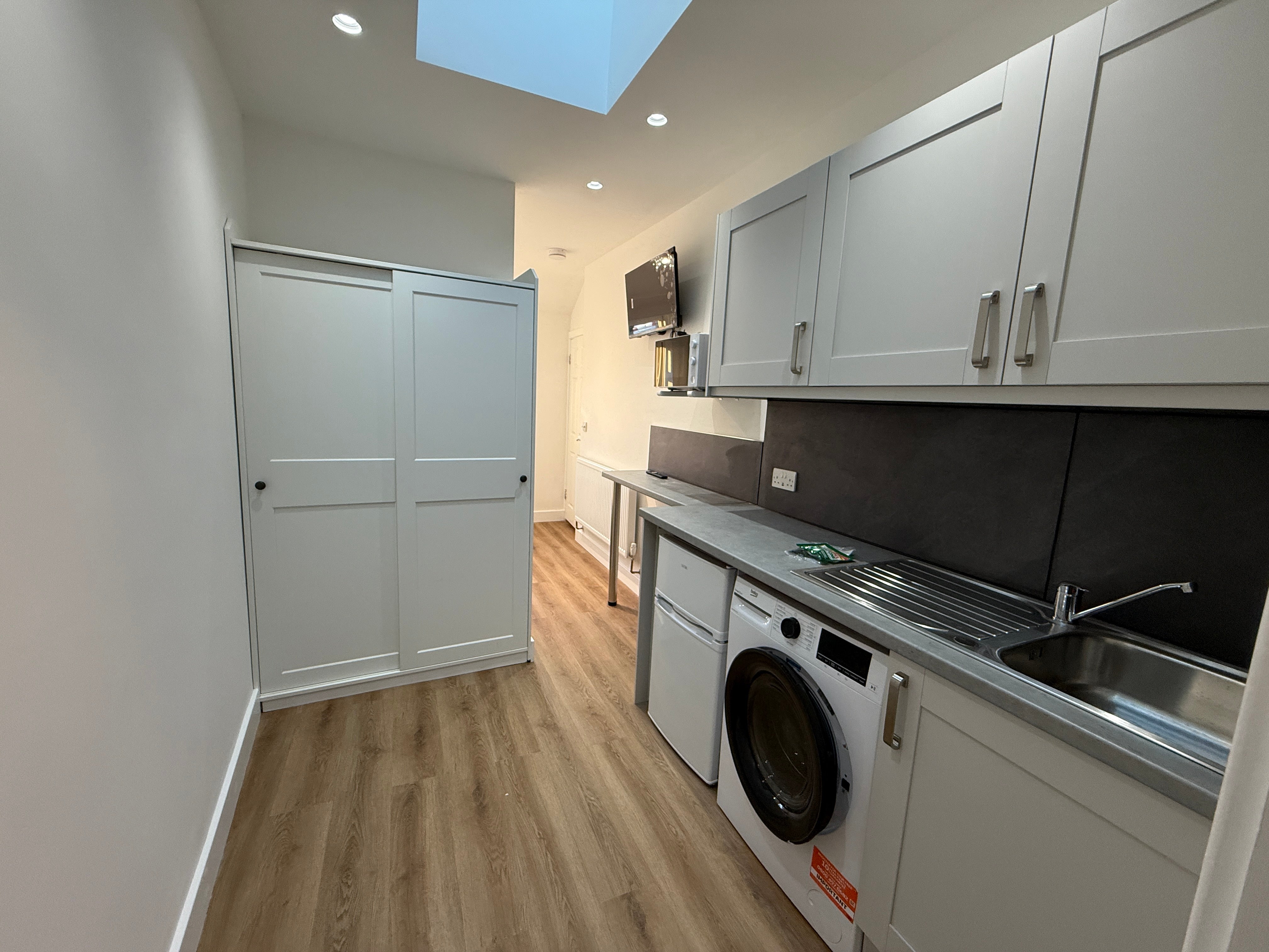 Flat Brampton Grove in Greater London