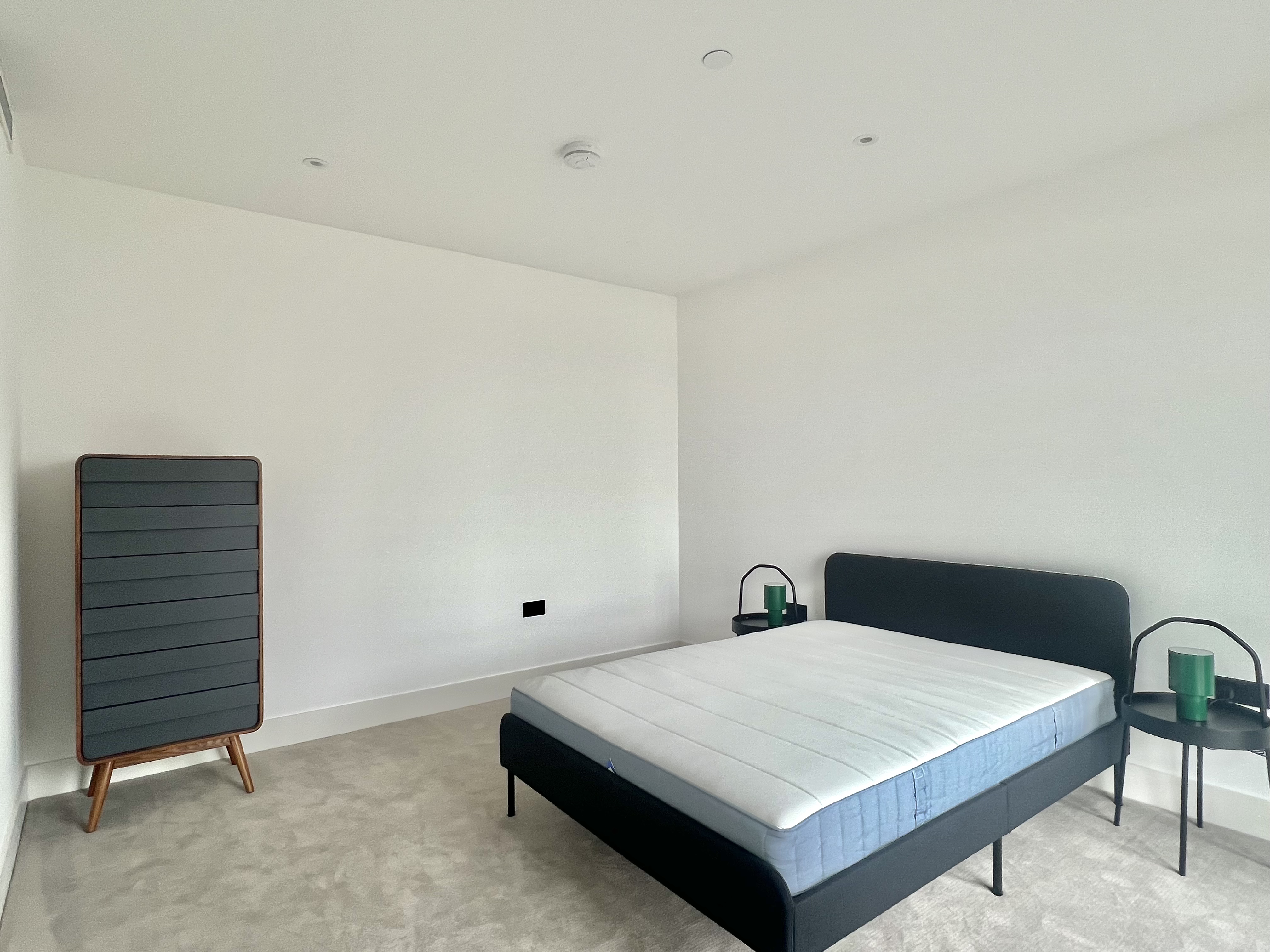 Flat Saint John's Hill in Greater London