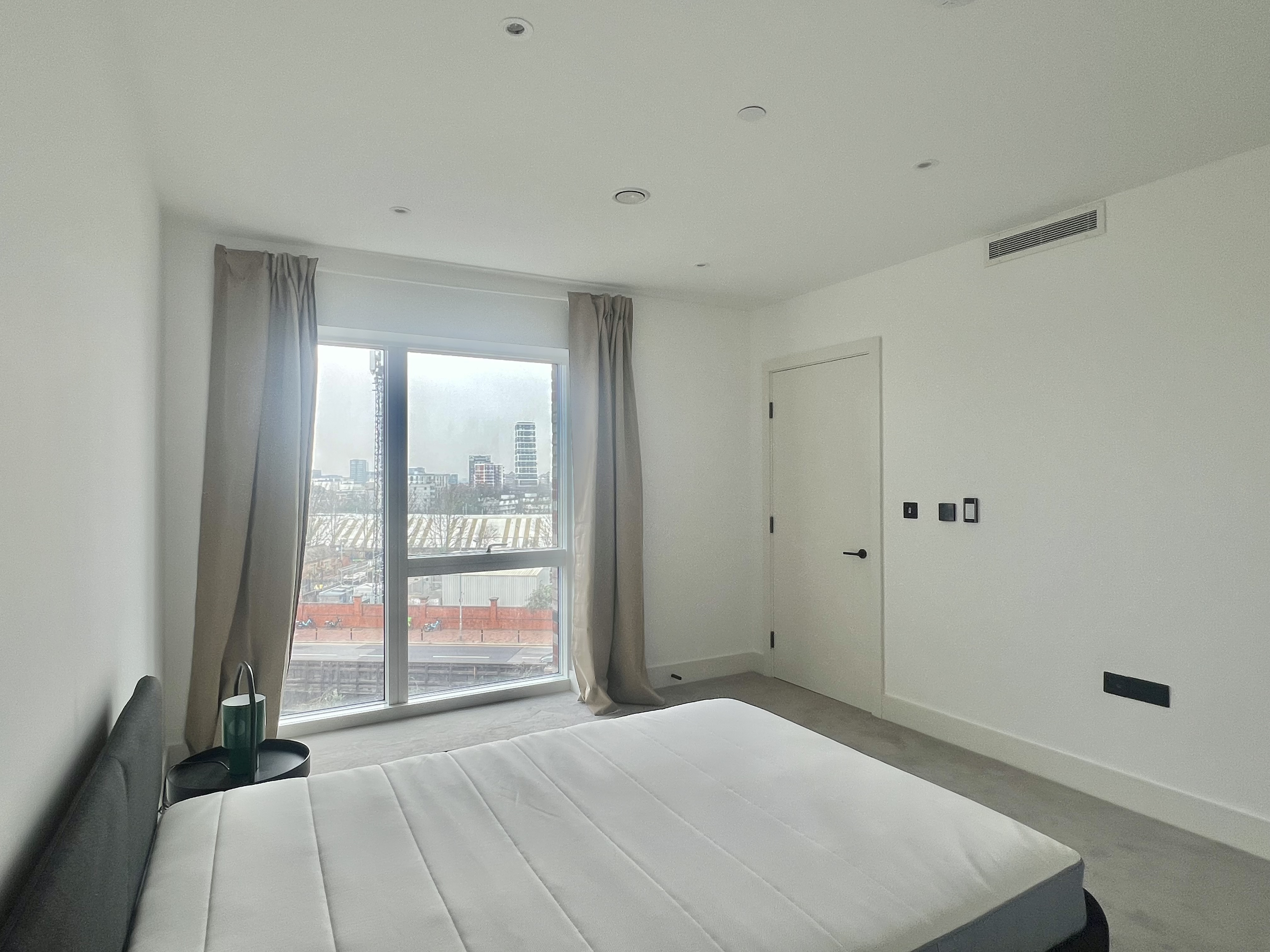 Flat Saint John's Hill in Greater London