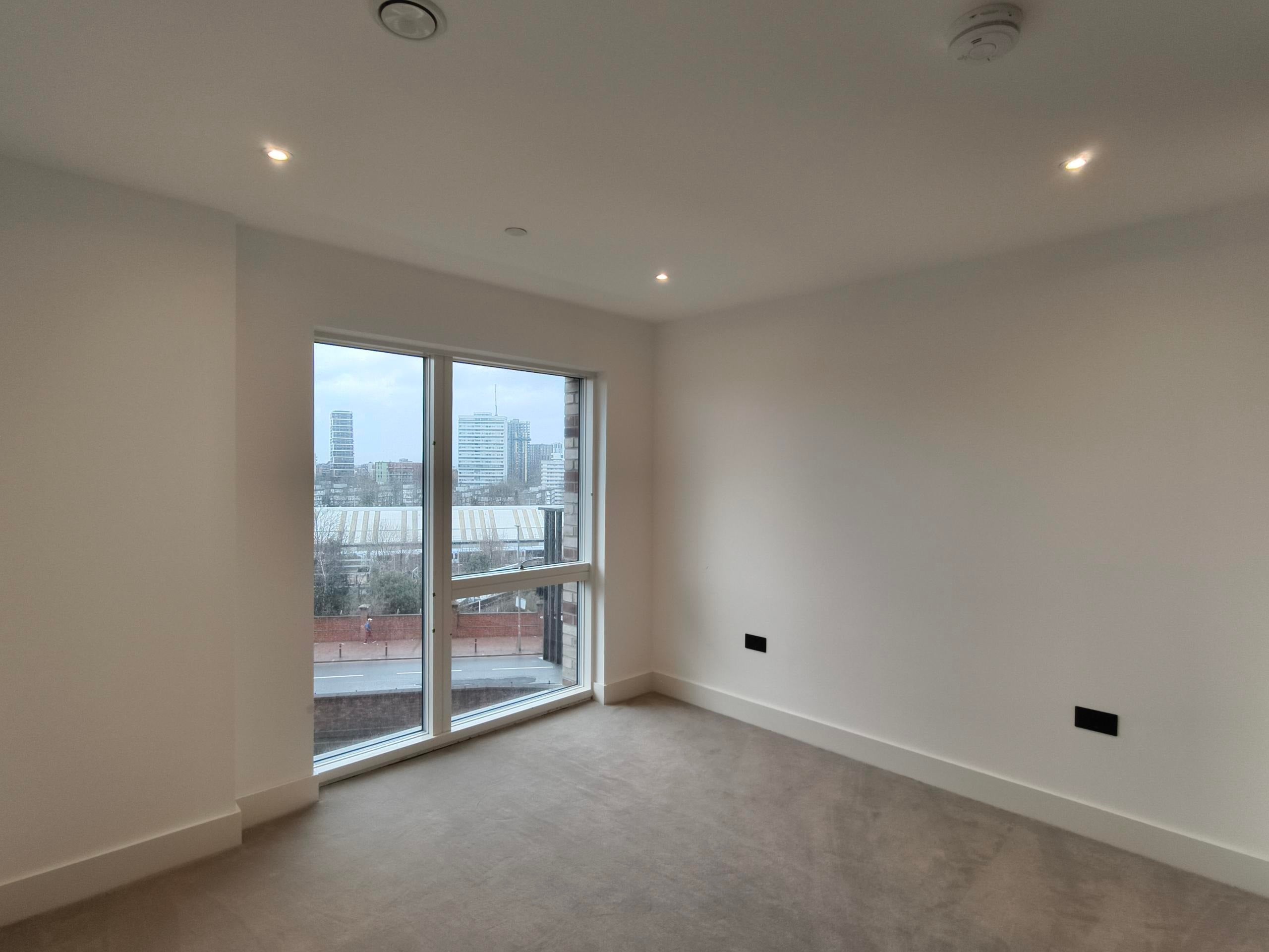 Flat Saint John's Hill in Greater London