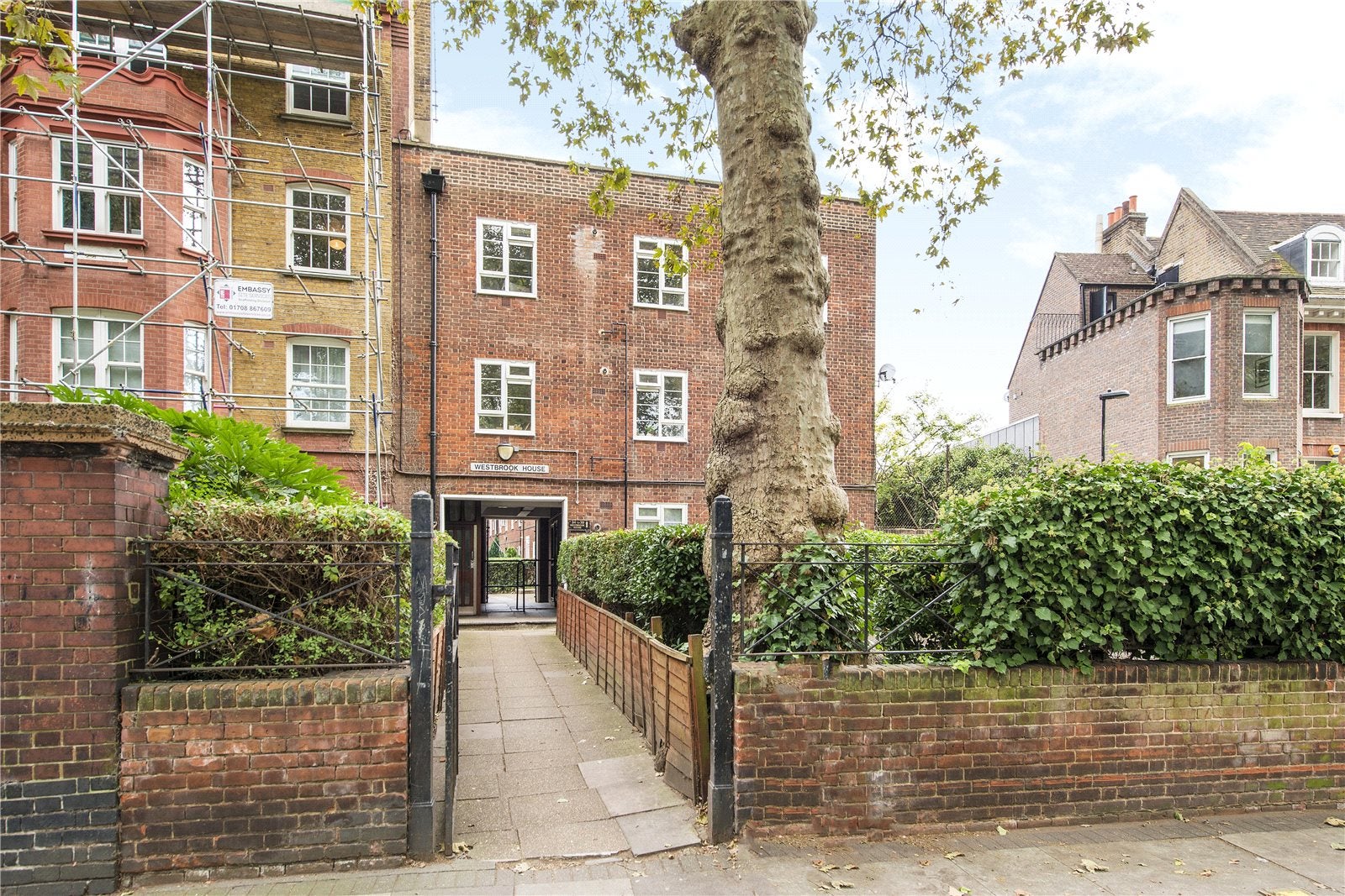 Flat Sugar Loaf Walk in Greater London