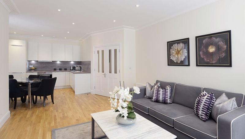 Flat Hammersmith Broadway in Greater London