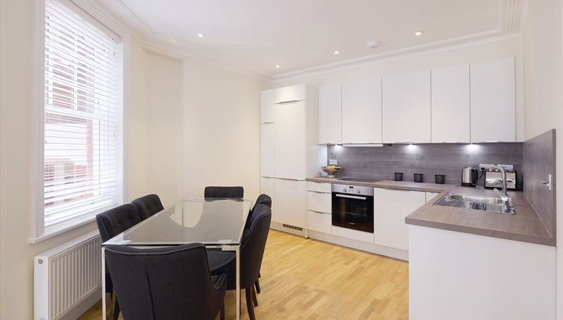 Flat Hammersmith Broadway in Greater London