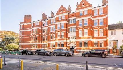 Flat Hammersmith Broadway in Greater London
