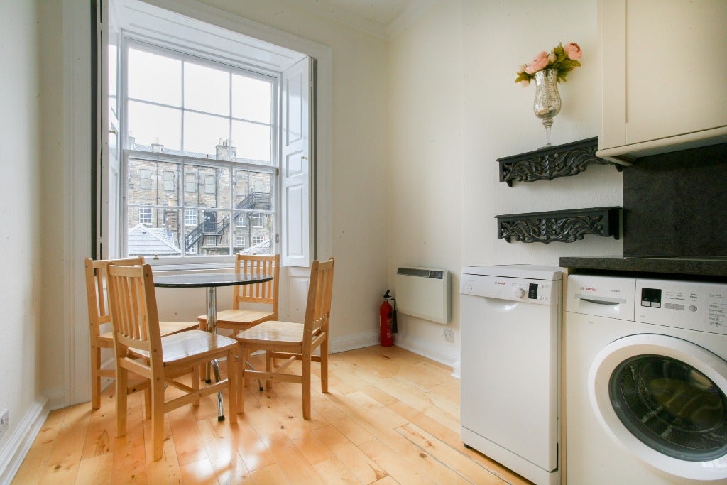 Flat Queen Street in City of Edinburgh