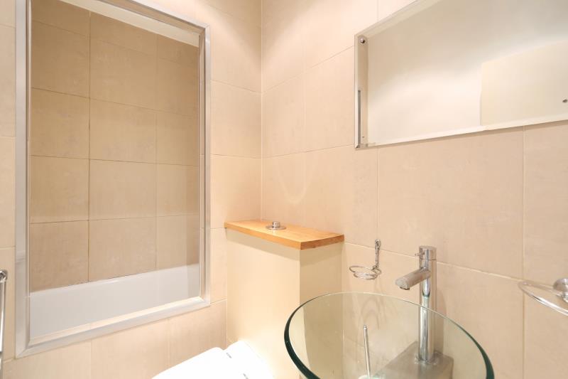 Flat Gloucester Road in Greater London