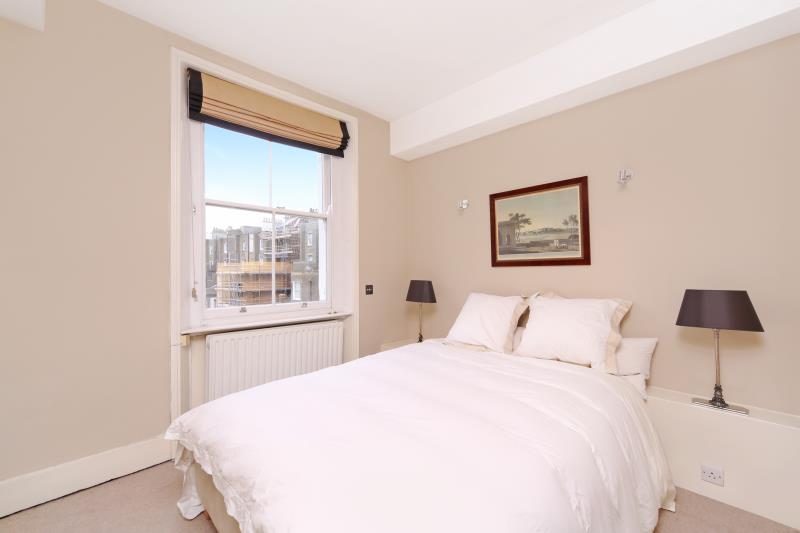 Flat Gloucester Road in Greater London