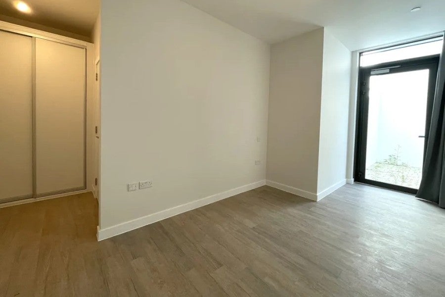 Flat Devonshire Avenue in Woking
