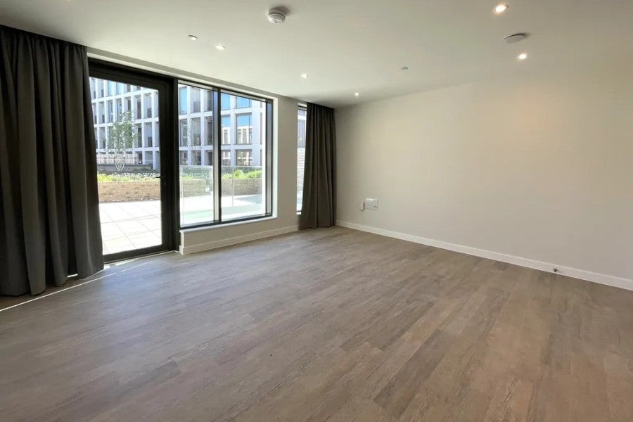 Flat Devonshire Avenue in Woking