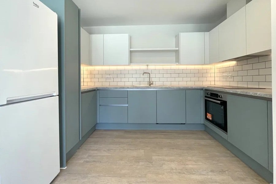 Flat Devonshire Avenue in Woking